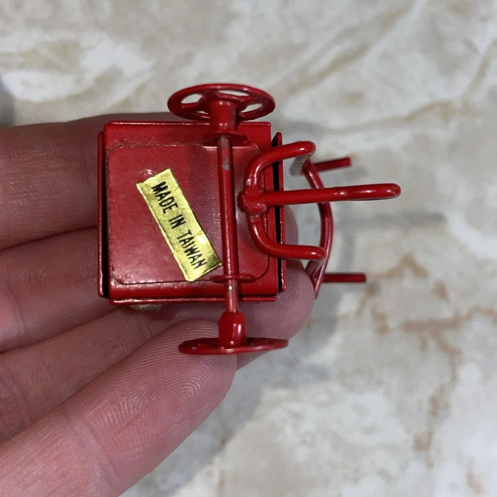 Tiny‎ Red Coca-cola Delivery Wagon with Crate